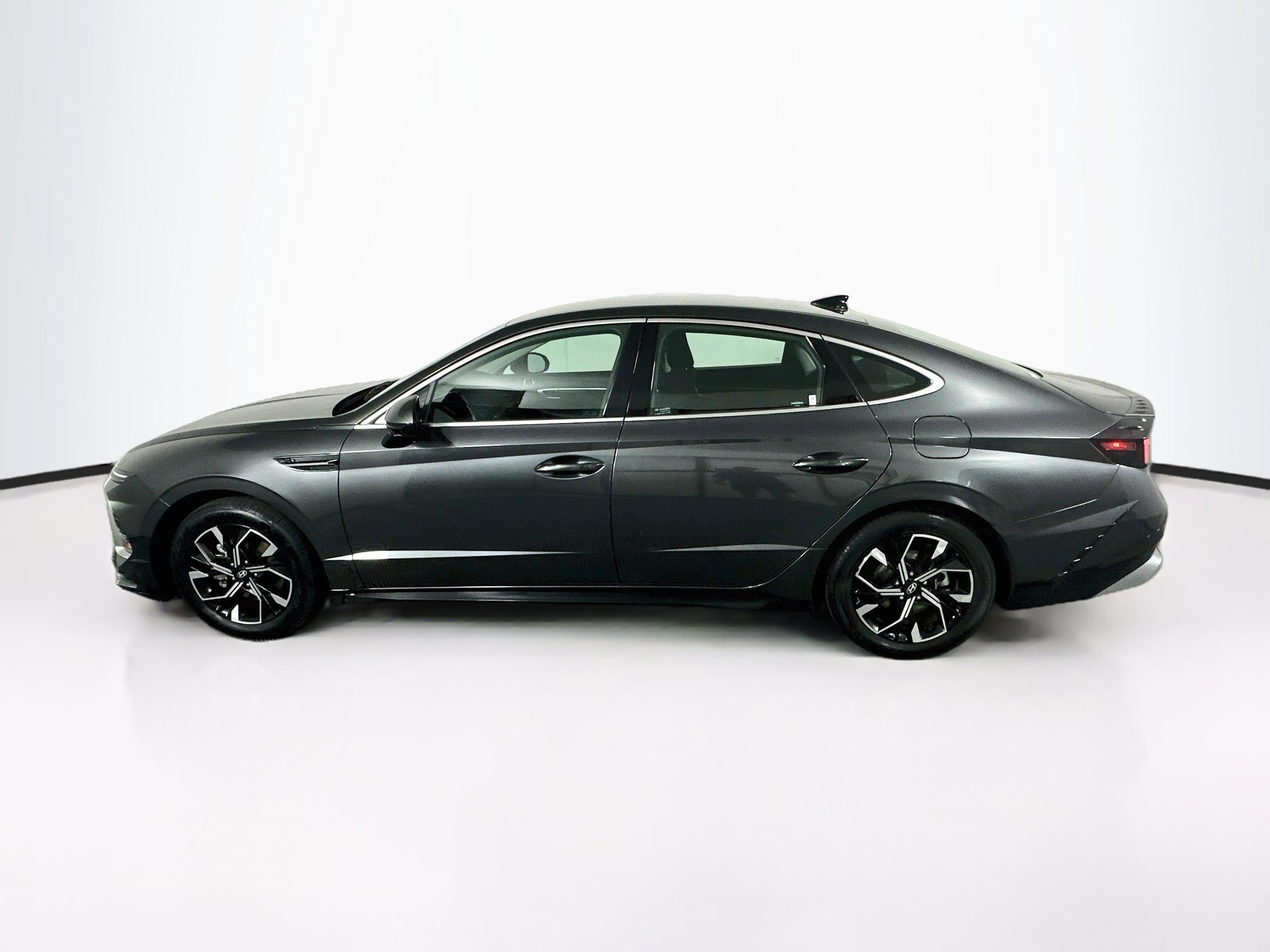 Used 2025 Hyundai Sonata SEL FWD image 4