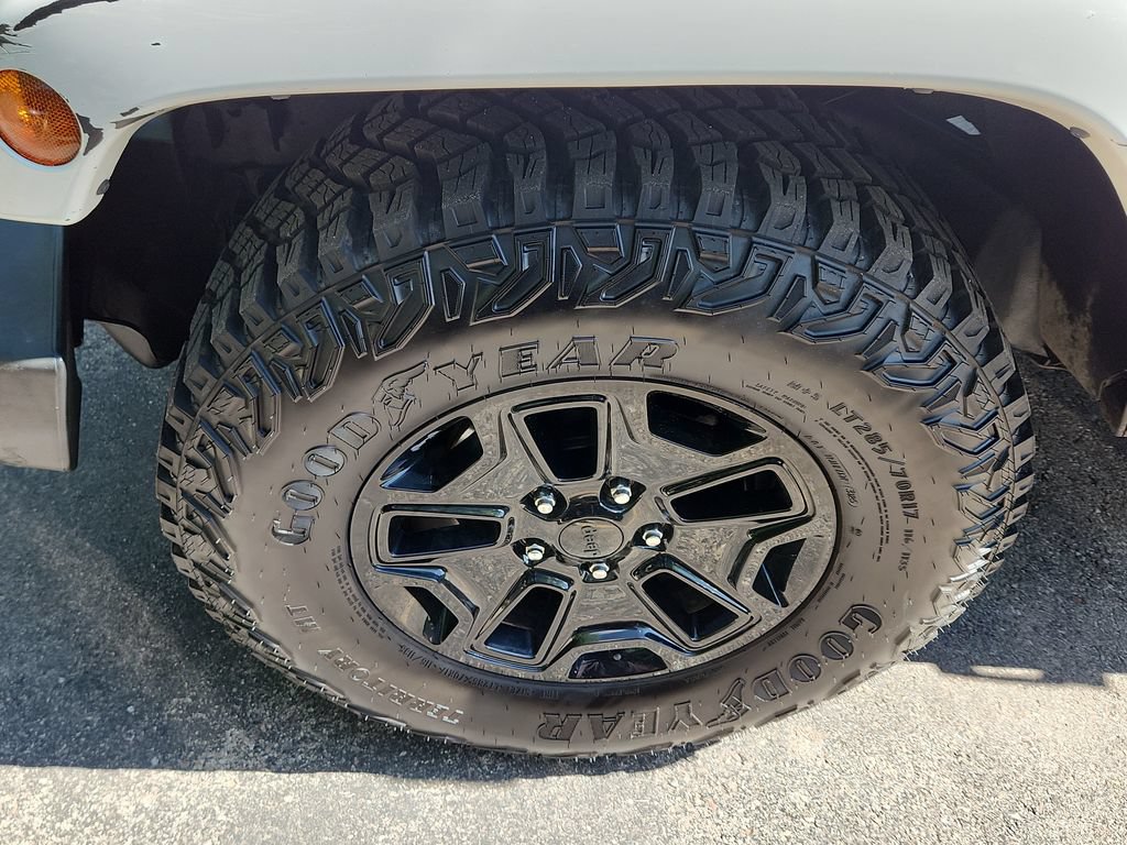 Used 2014 Jeep Wrangler Unlimited Sahara AWD/4WD image 17