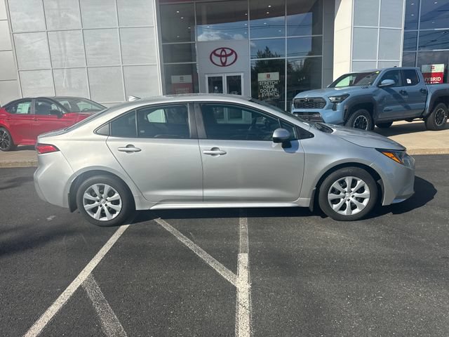 Used 2024 Toyota Corolla LE FWD image 2
