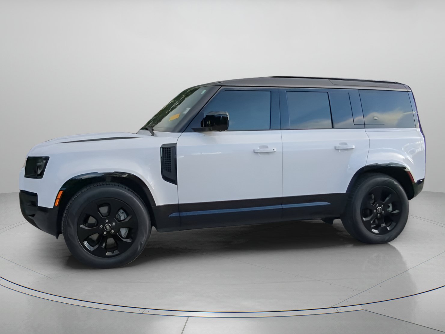 Used 2024 Land Rover Defender 110 X-Dynamic SE AWD/4WD image 15