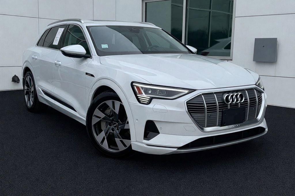 Used 2023 Audi e-tron Premium Plus image 1