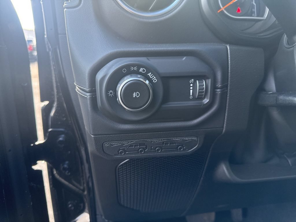 New 2025 Jeep Wrangler Unlimited Sahara AWD/4WD image 15