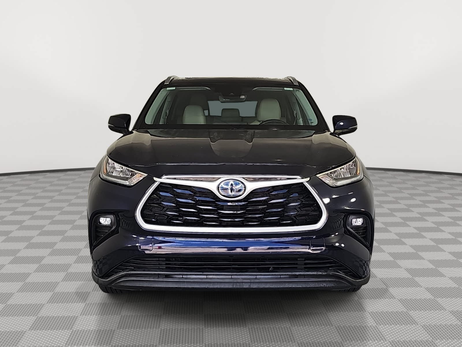 Used 2020 Toyota Highlander XLE AWD/4WD image 3
