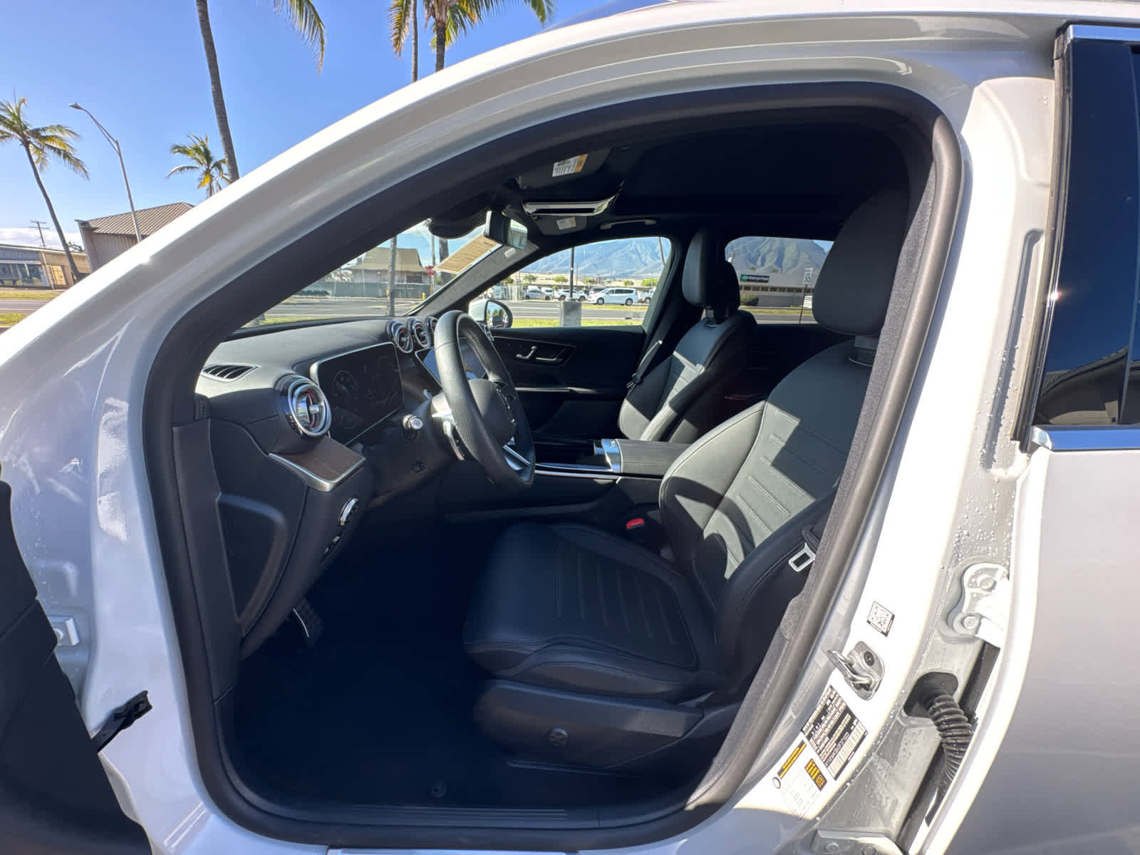 Used 2025 Mercedes-Benz GLC 300 image 13