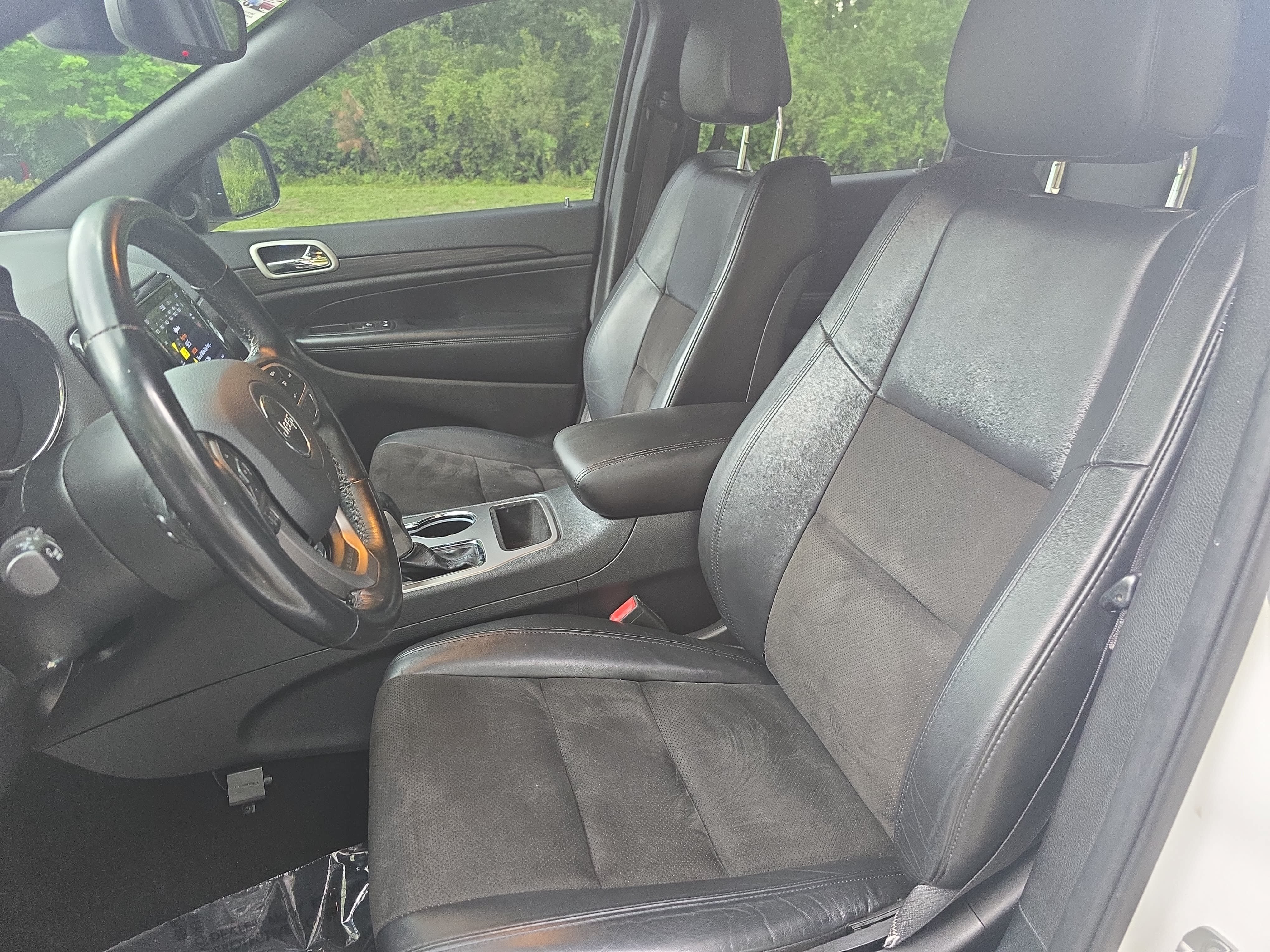 Used 2020 Jeep Grand Cherokee Altitude AWD/4WD image 16