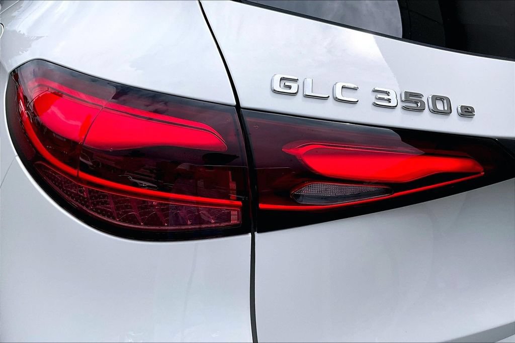 Used 2025 Mercedes-Benz GLC 350e 4MATIC image 32