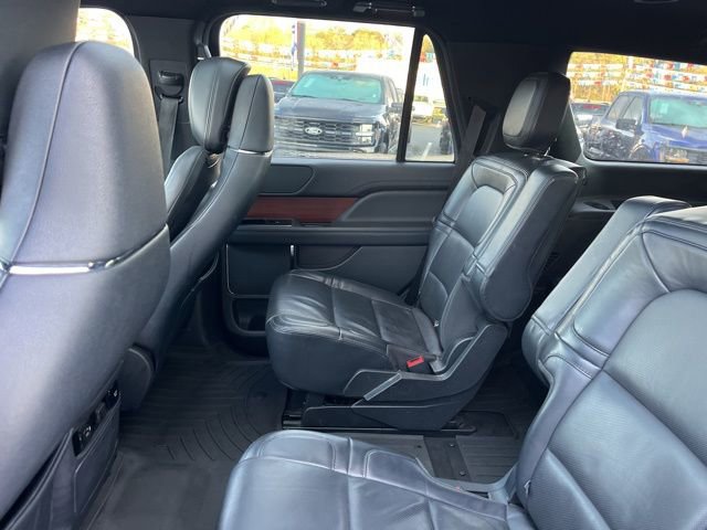 Used 2022 Lincoln Navigator Reserve AWD/4WD image 12