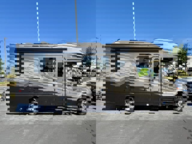 Used 2022 Mercedes-Benz Sprinter 3500 image 4