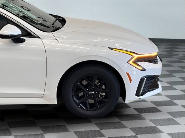 Used 2025 Kia K5 LXS FWD image 9