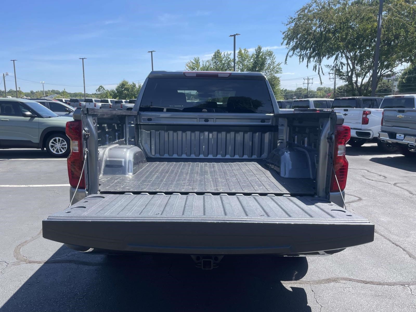 Used 2021 Chevrolet Silverado 1500 LT AWD/4WD image 8