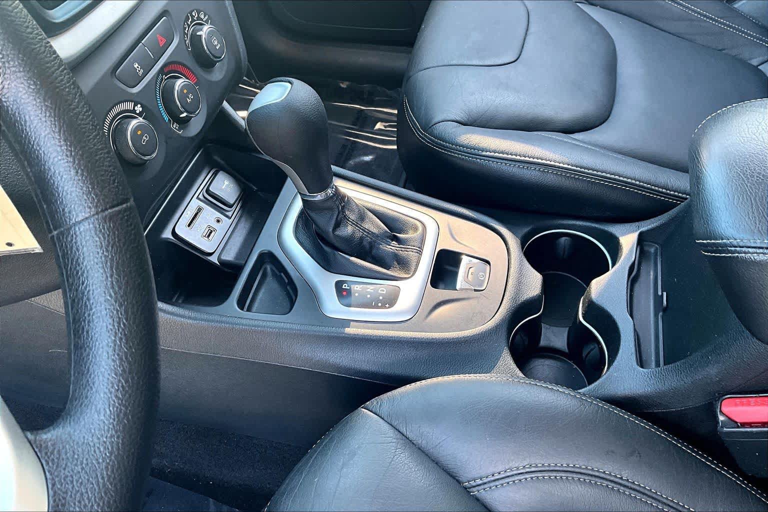 Used 2015 Jeep Cherokee Sport w/ Sport Appearance Group FWD image 17