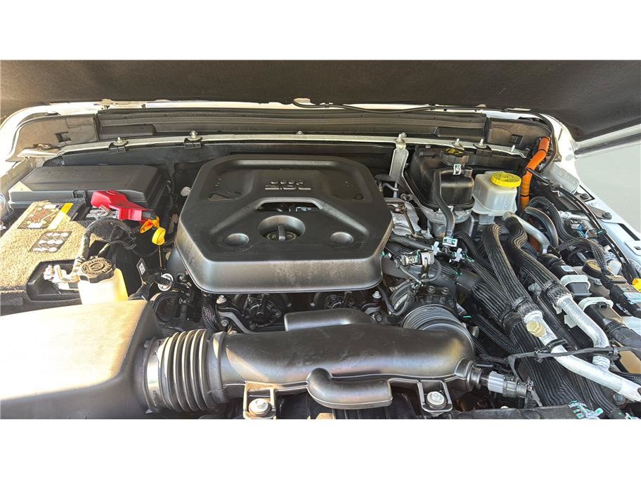 Used 2023 Jeep Wrangler Unlimited w/ Sun & Screen Package AWD/4WD image 28