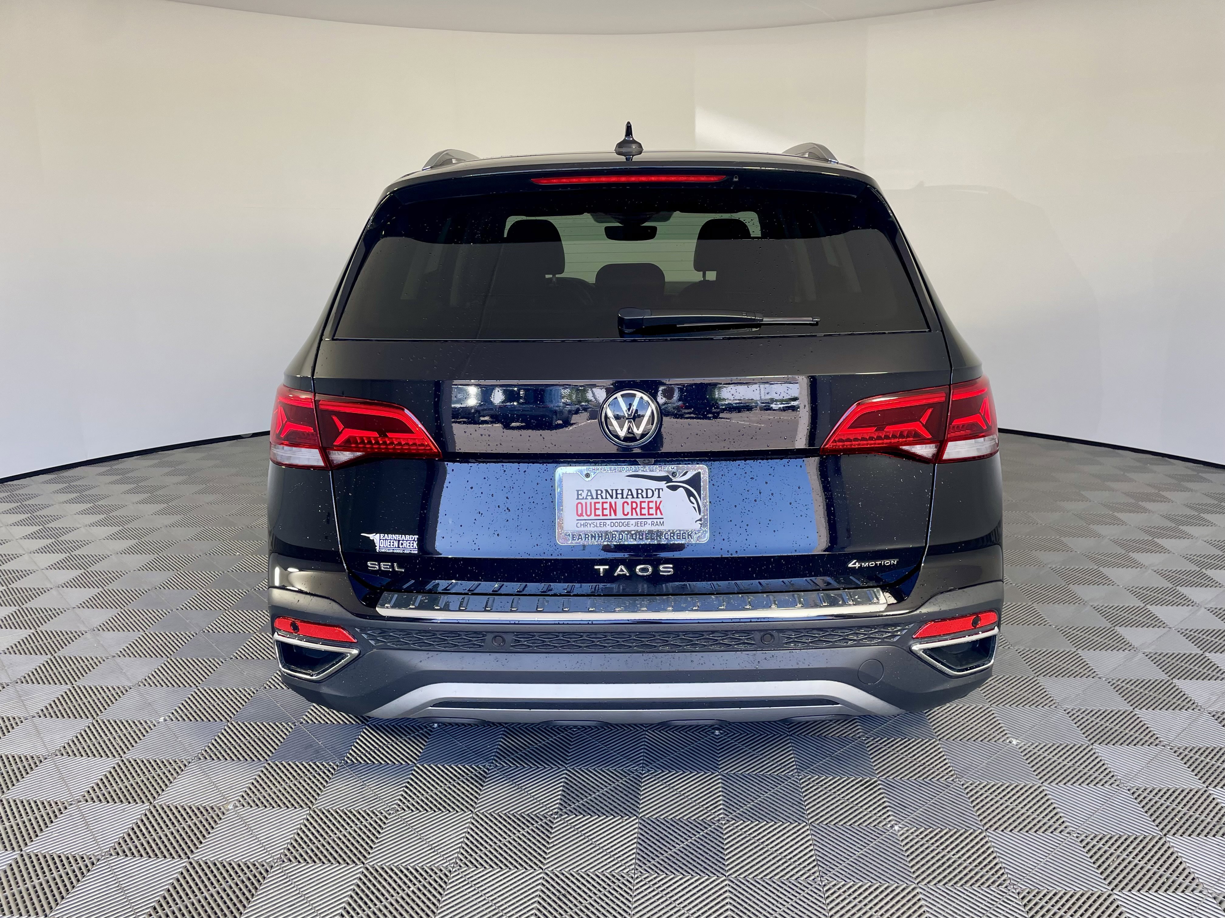 Used 2023 Volkswagen Taos SEL image 4