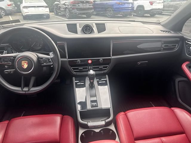 Used 2024 Porsche Macan AWD/4WD image 18