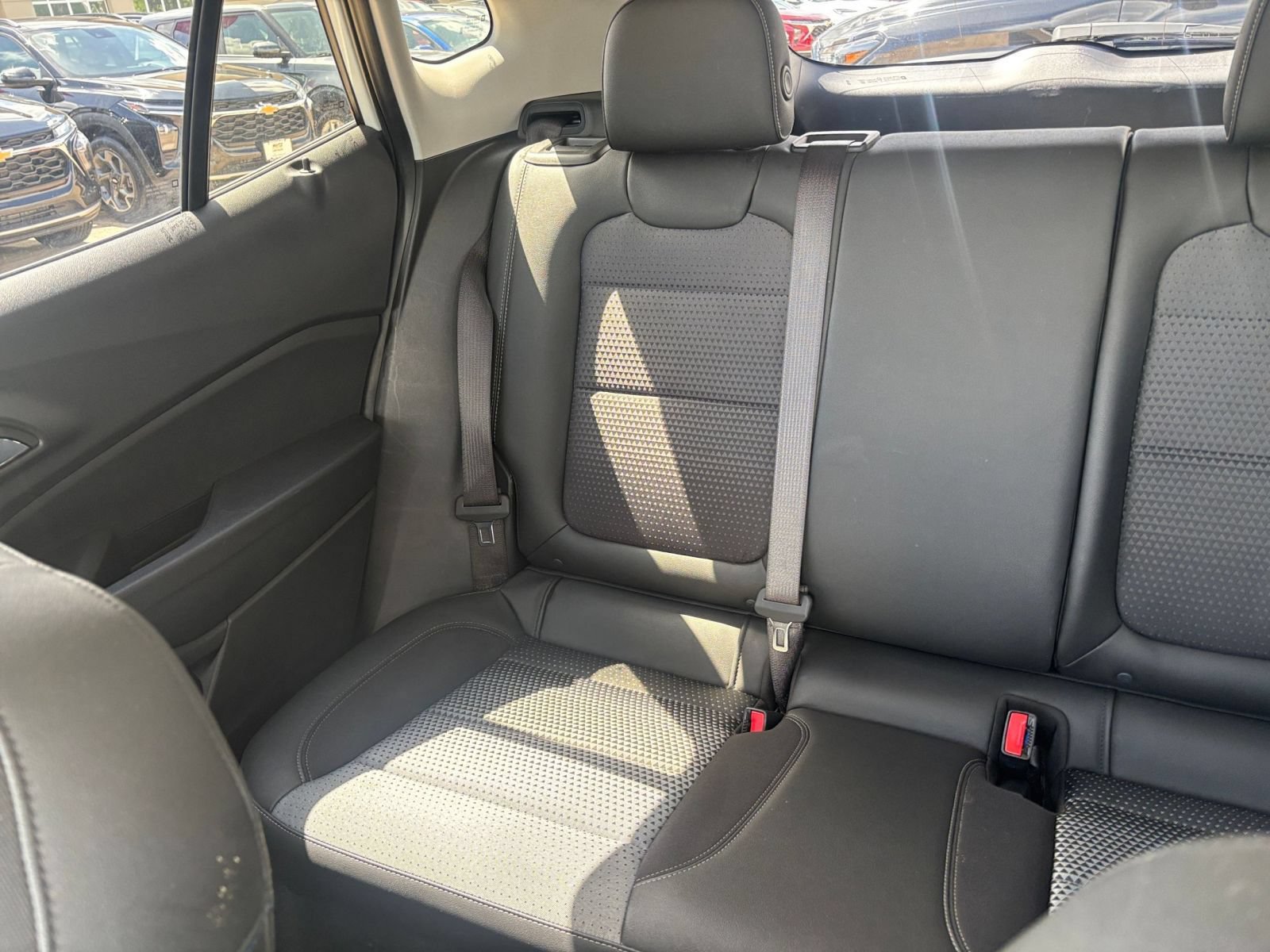 Used 2025 Chevrolet Trax LT FWD image 38