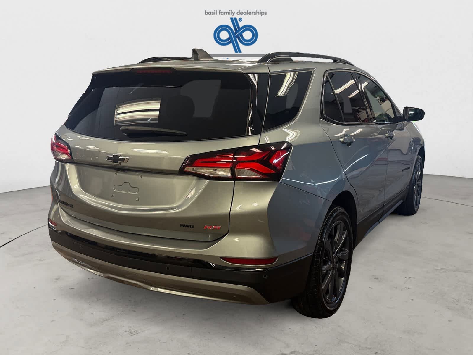 Used 2024 Chevrolet Equinox RS w/ LPO, Floor Liner Package AWD/4WD image 5