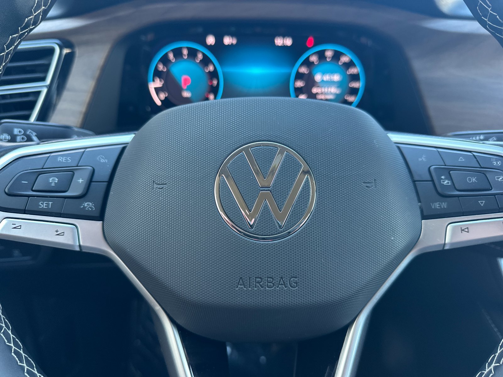 Used 2025 Volkswagen Atlas SE AWD/4WD image 28