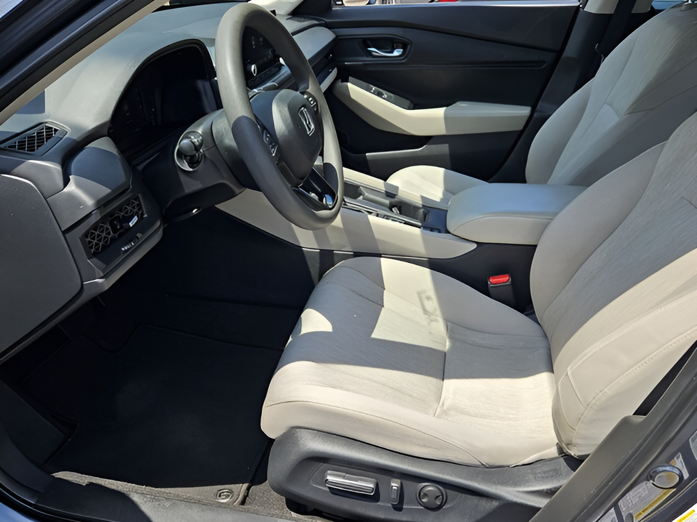 Used 2023 Honda Accord EX image 11