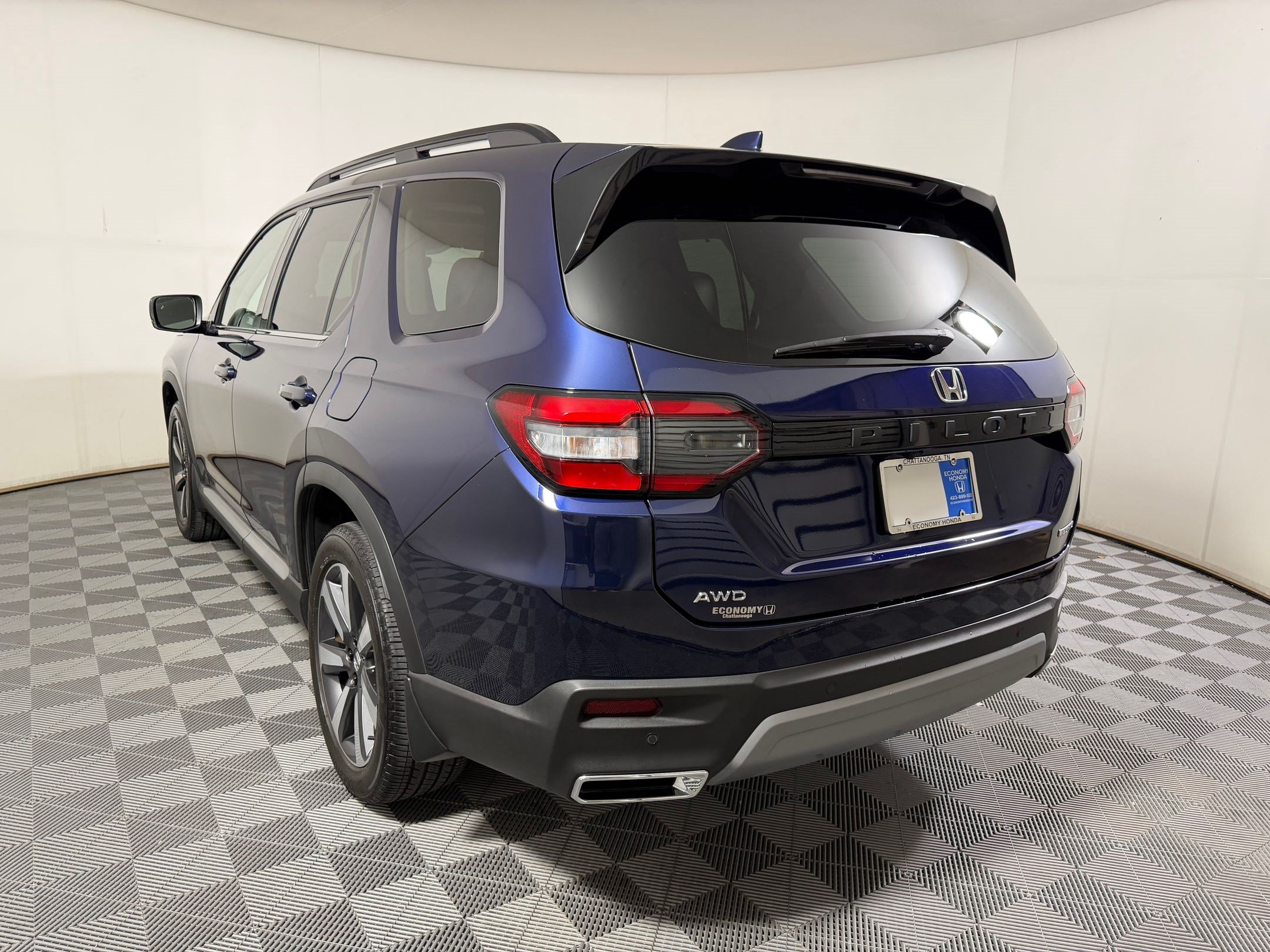Used 2024 Honda Pilot Touring image 2