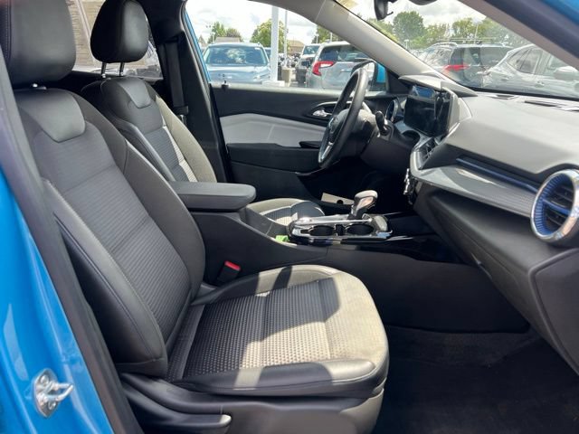 Used 2025 Chevrolet Trax LT w/ Driver Confidence Package FWD image 11