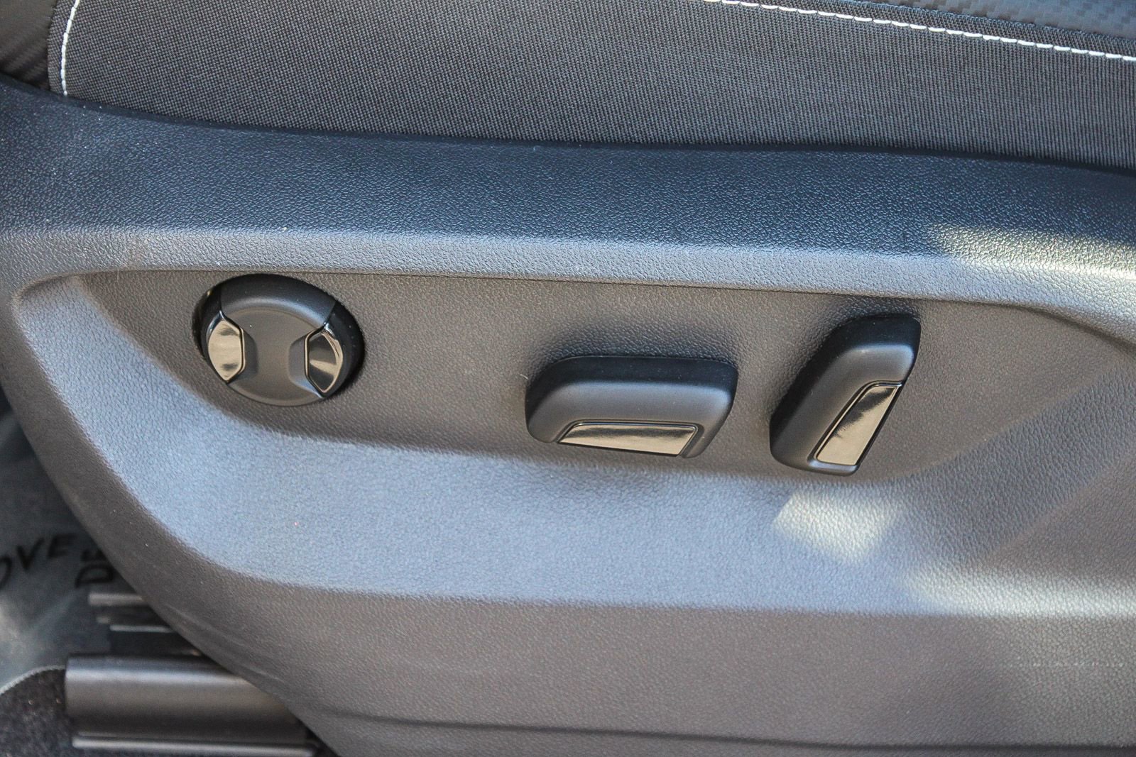 Used 2025 Volkswagen Atlas Cross Sport SE image 22