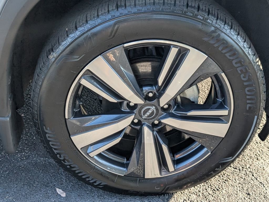 Certified 2025 Nissan Rogue SL FWD image 19