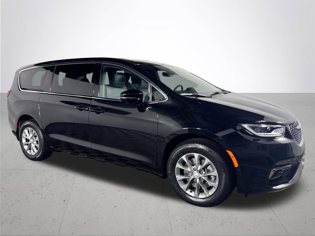 New 2026 Chrysler Pacifica Limited image 4