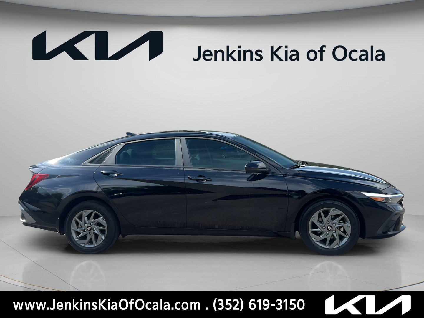Used 2024 Hyundai Elantra SEL FWD image 2