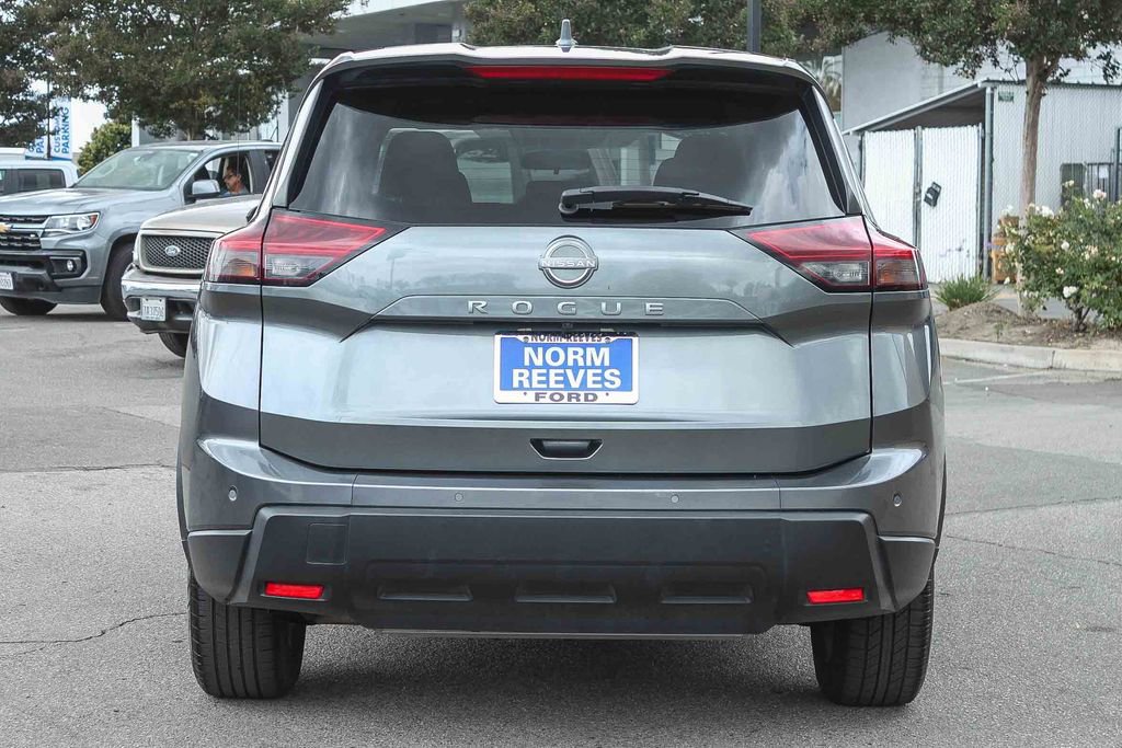 Used 2025 Nissan Rogue SV FWD image 8