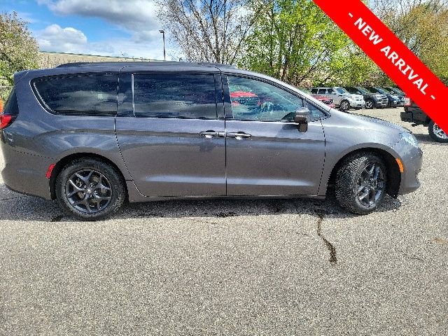 Used 2020 Chrysler Pacifica Limited w/ S Appearance Package FWD image 2