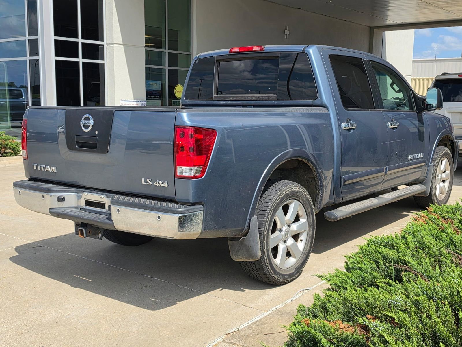 Used 2012 Nissan Titan SL w/ SL Technology Pkg image 5