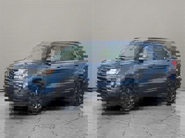 Certified 2019 Ford Explorer XLT w/ Equipment Group 202A image 3