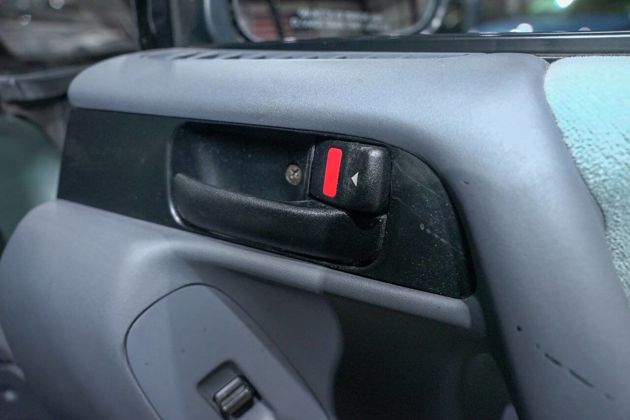 Used 1992 Toyota Previa LE RWD image 40
