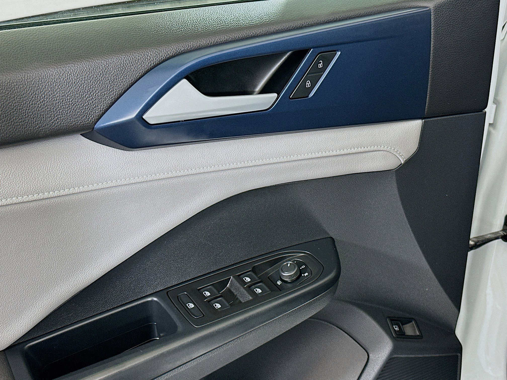 Used 2024 Volkswagen Taos SE image 15