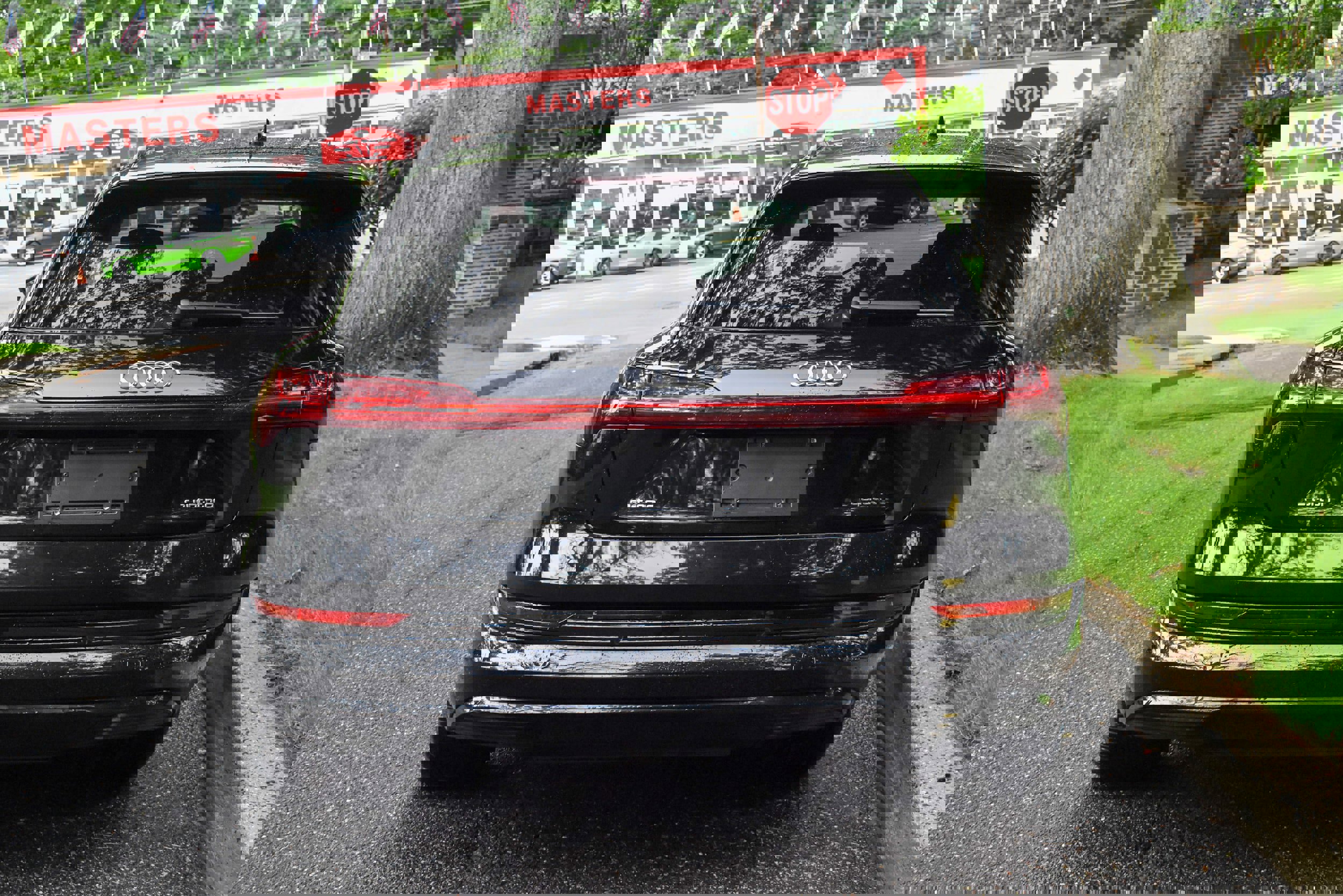 Used 2021 Audi e-tron Premium w/ Convenience Plus Package image 7