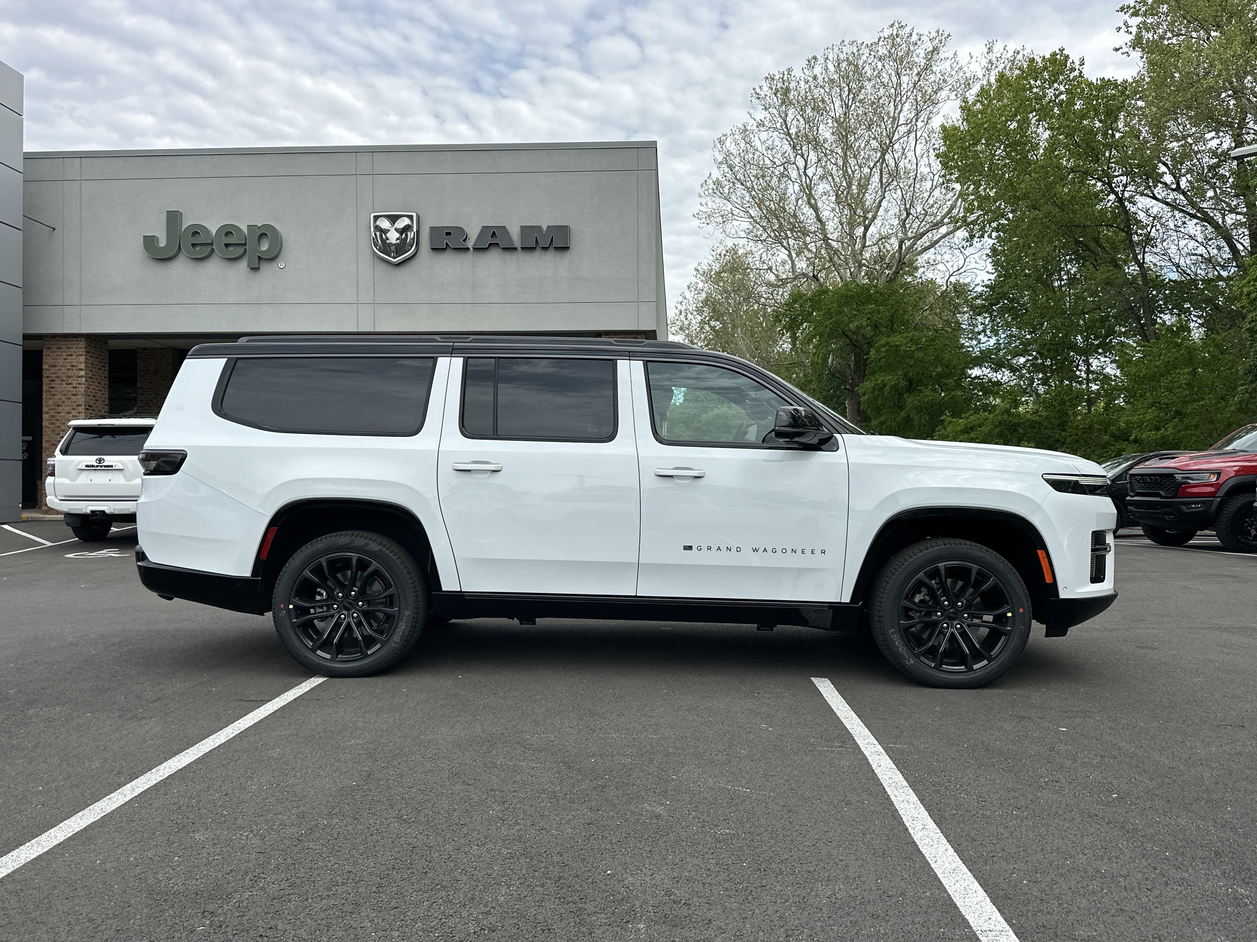 New 2026 Jeep Grand Wagoneer L Summit AWD/4WD image 22