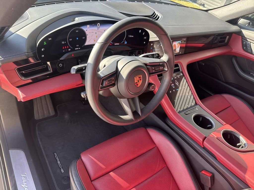 Used 2025 Porsche Taycan image 5