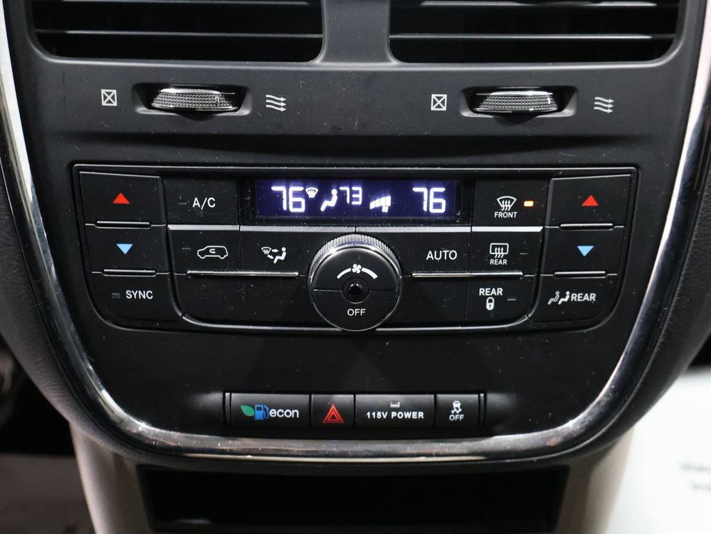 Used 2015 Chrysler Town & Country Touring image 28