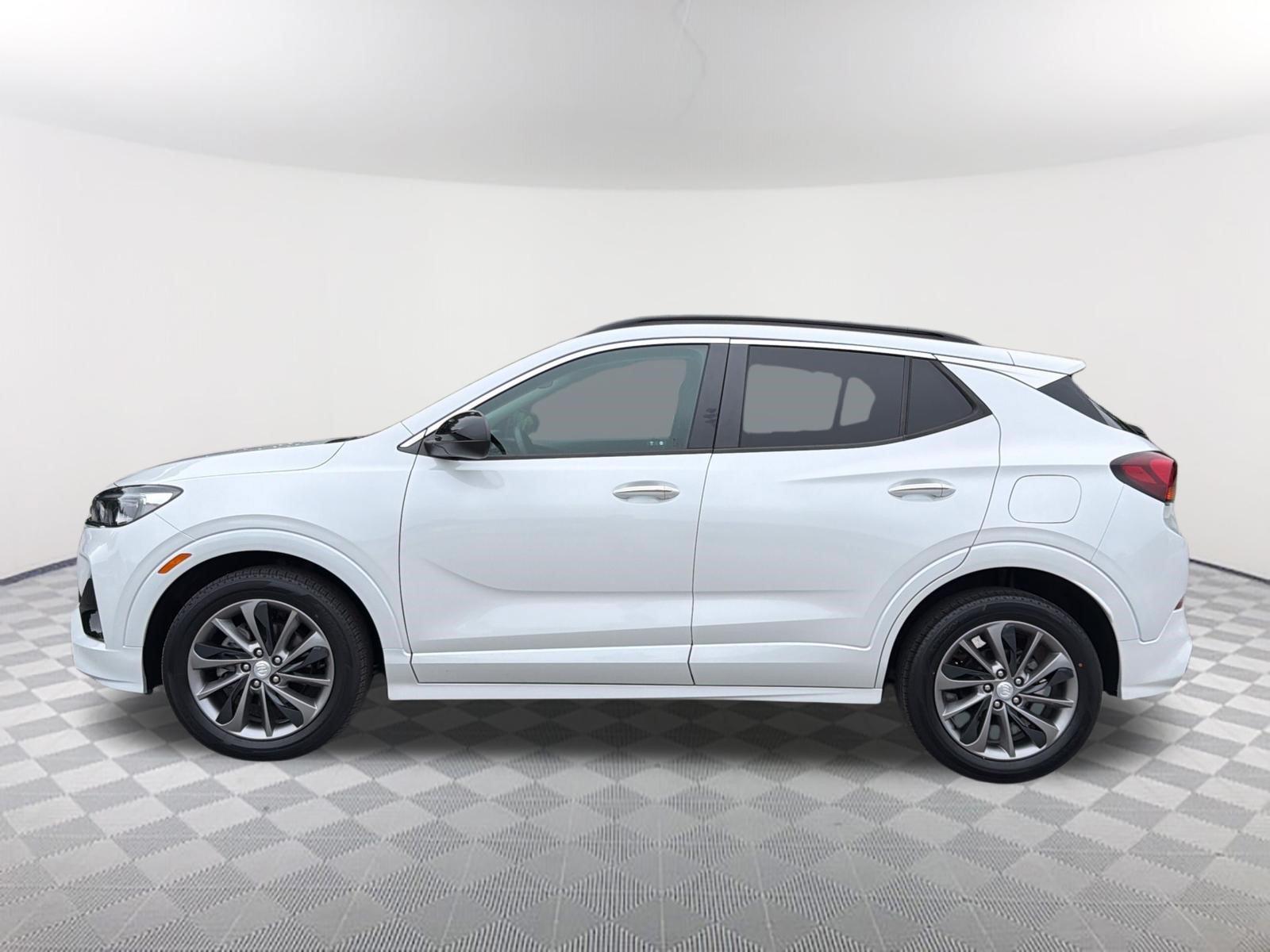 Used 2021 Buick Encore GX Select w/ Sport Touring Package FWD image 2