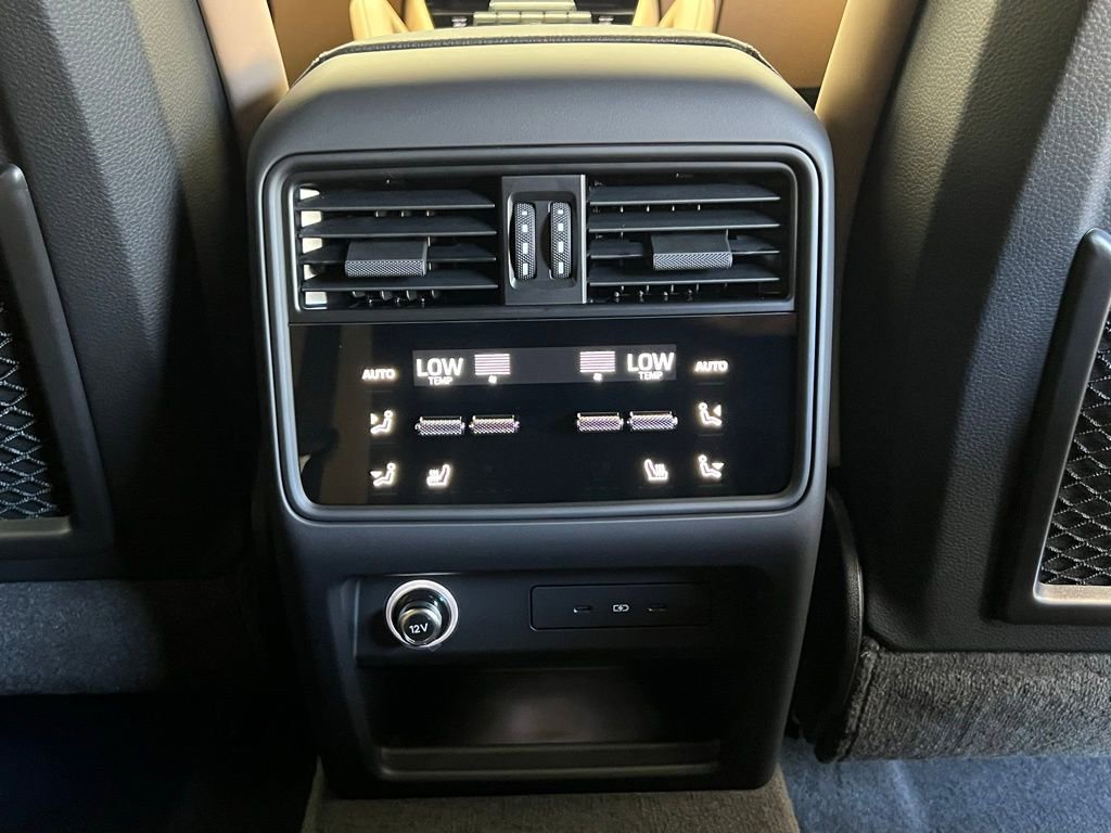 Used 2025 Porsche Cayenne Coupe image 17