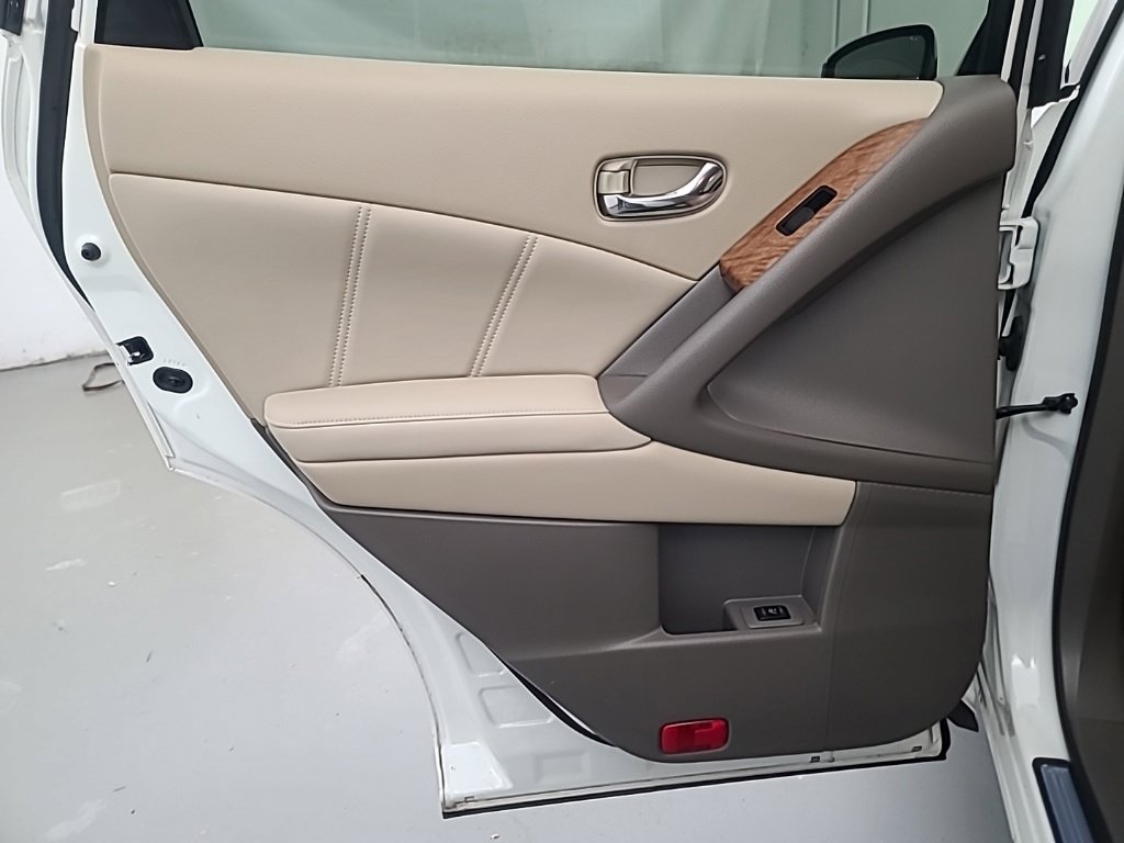 Used 2014 Nissan Murano LE w/ Platinum Edition Package AWD/4WD image 18