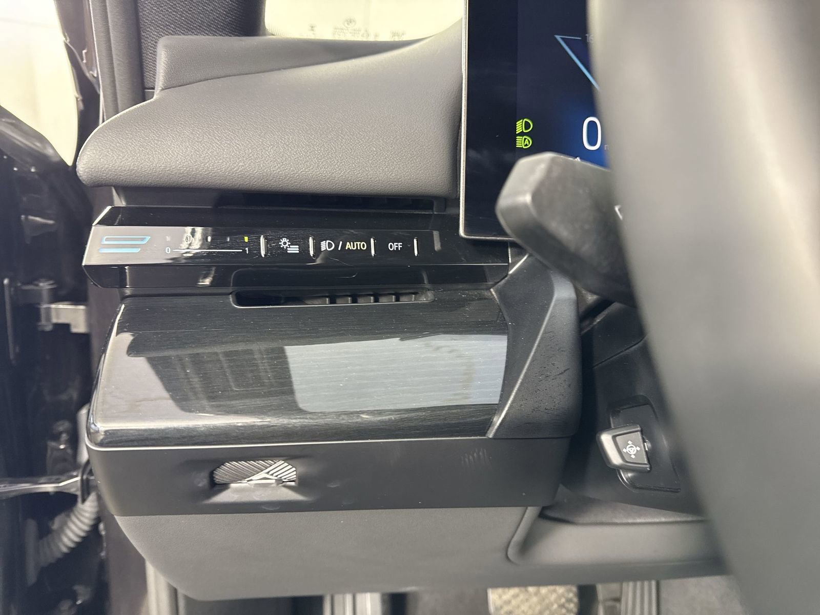 Used 2025 BMW 530i xDrive image 14