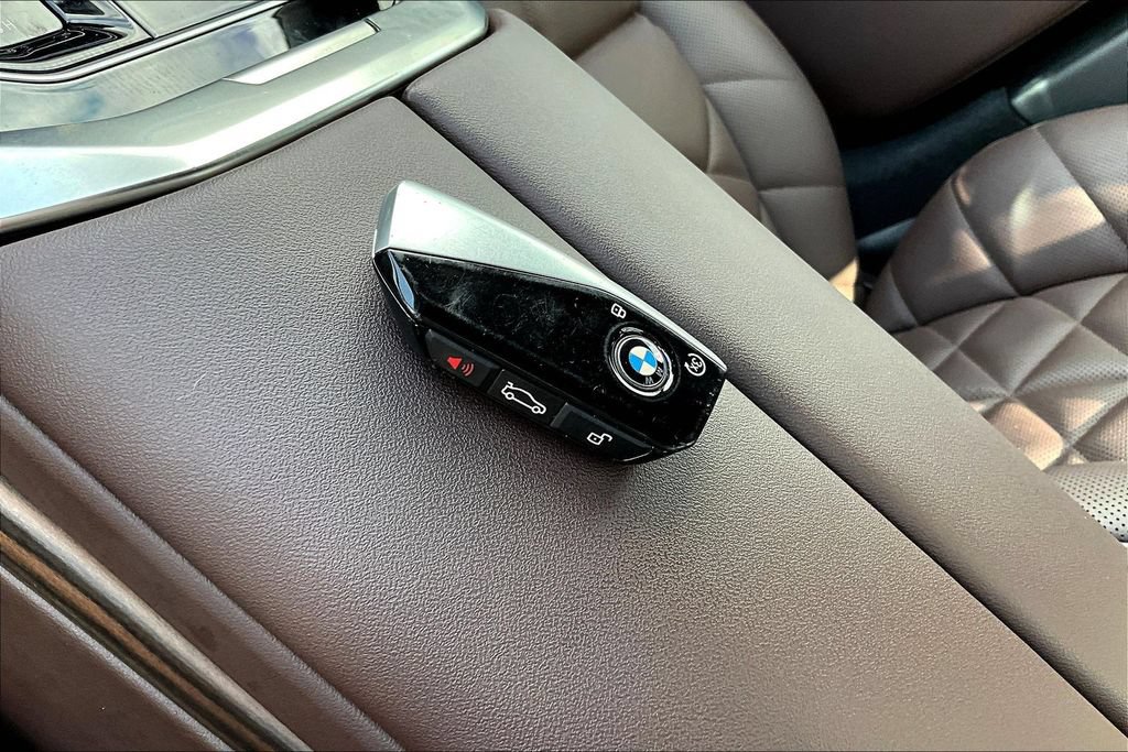 Used 2025 BMW 740i xDrive AWD/4WD image 36