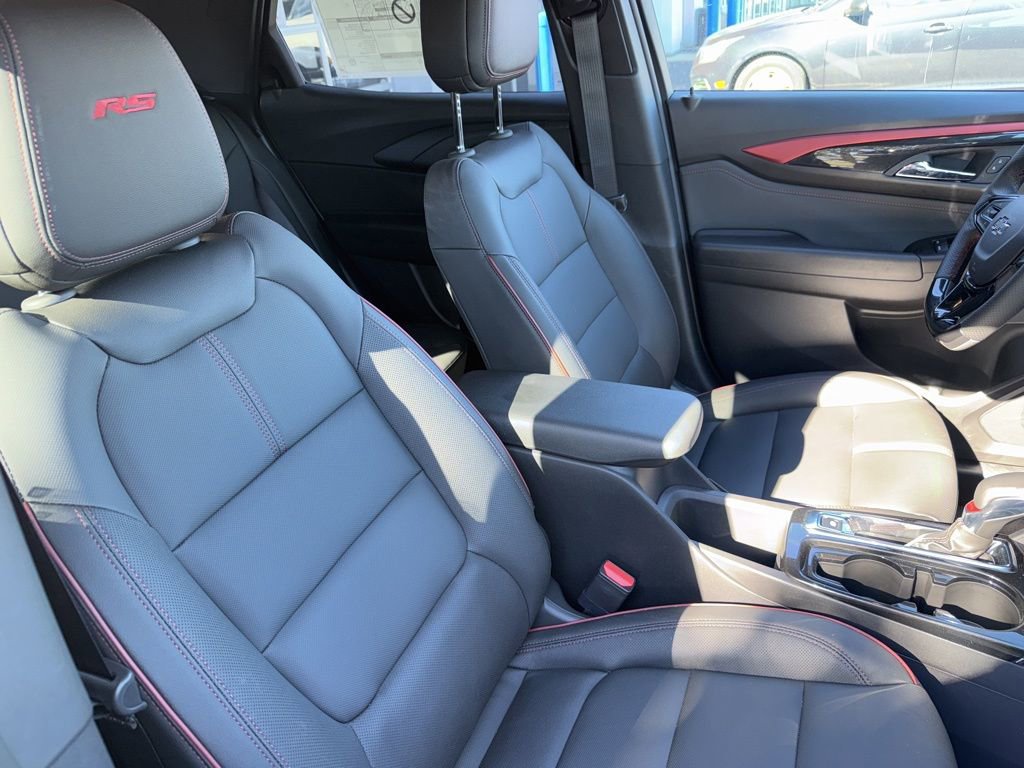 Used 2025 Chevrolet TrailBlazer RS w/ Convenience Package FWD image 9