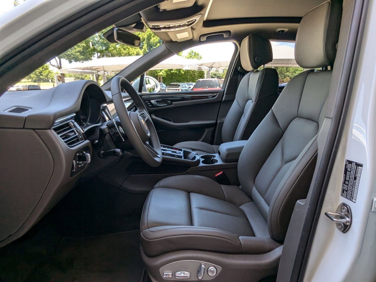 Used 2025 Porsche Macan image 5