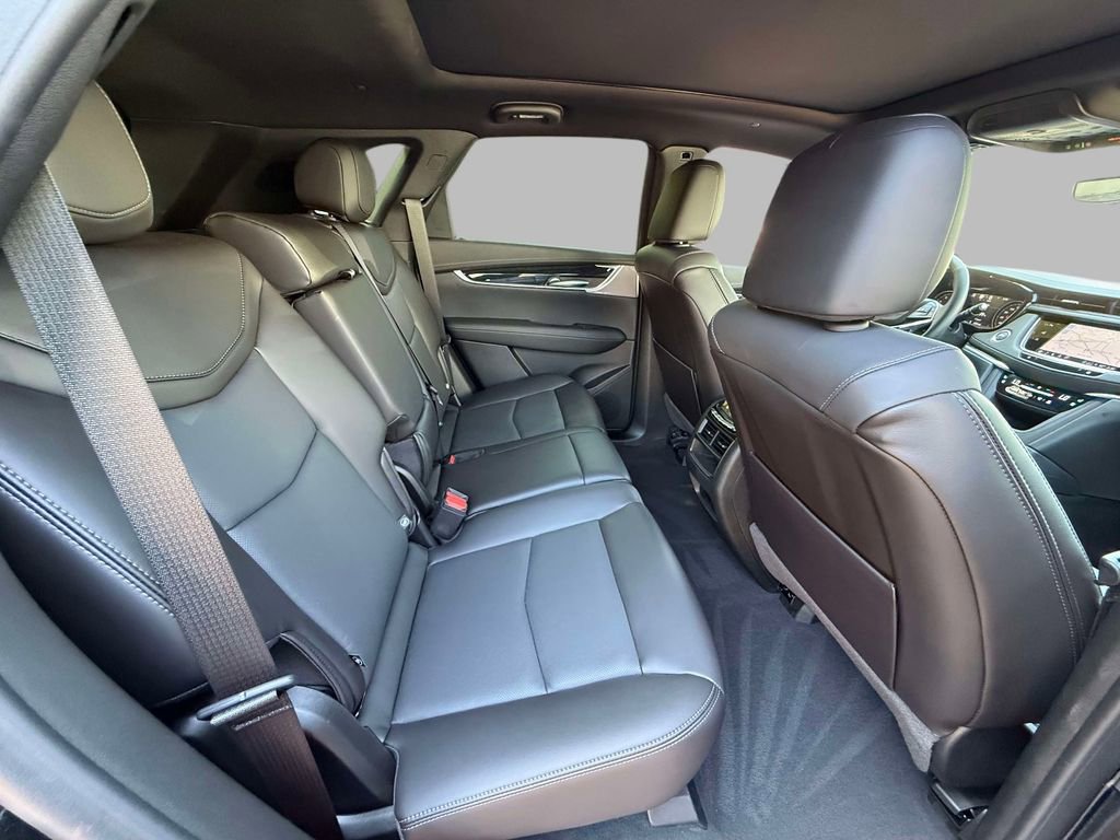 Used 2025 Cadillac XT5 Premium Luxury w/ Technology Package AWD/4WD image 16