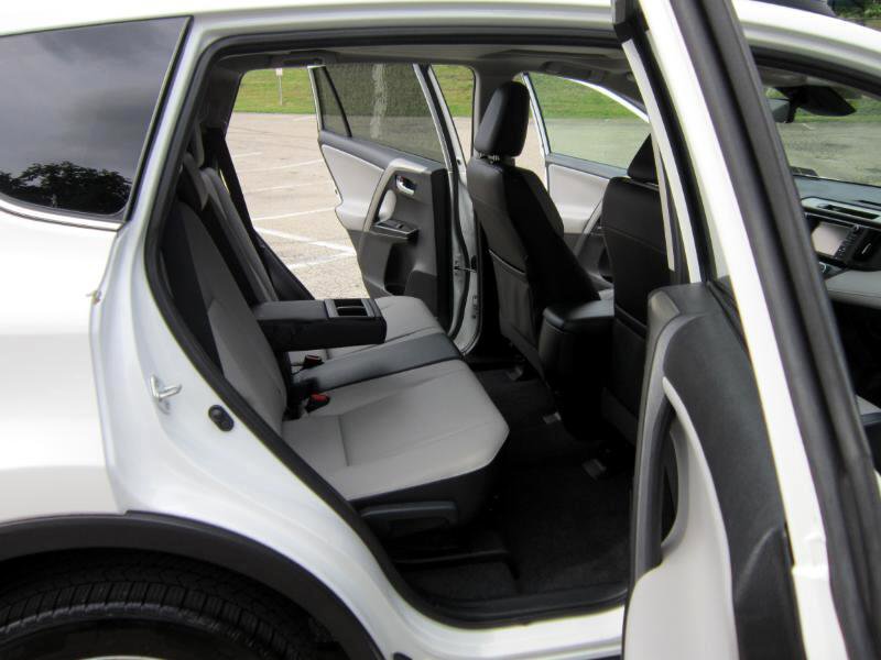 Used 2016 Toyota RAV4 Limited image 14