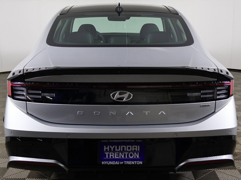 Used 2025 Hyundai Sonata Limited image 17