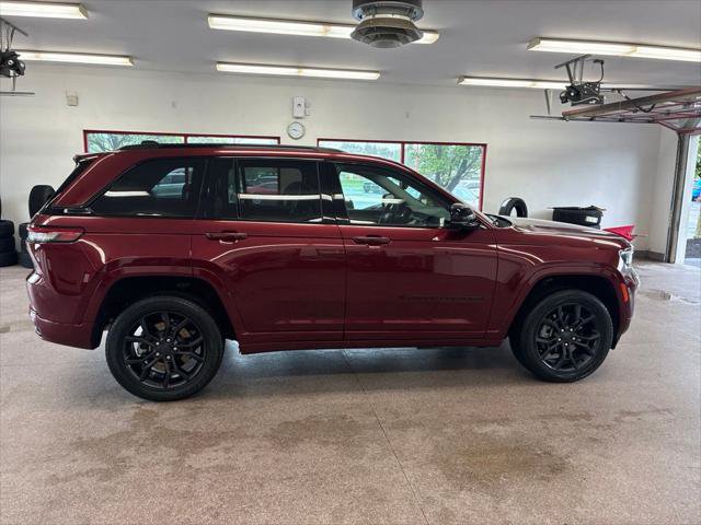 Certified 2023 Jeep Grand Cherokee 30th Anniversary AWD/4WD image 39