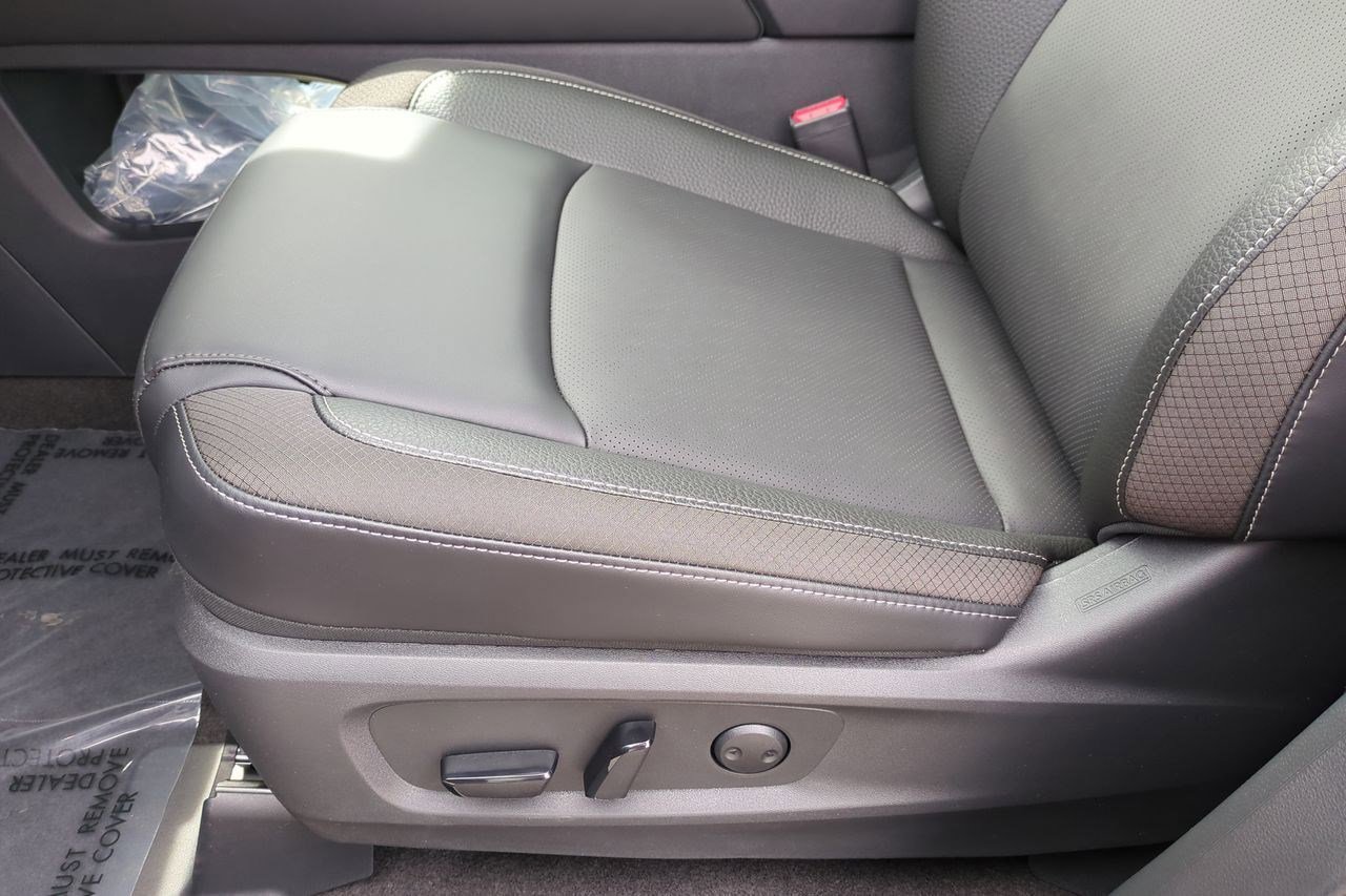 New 2026 Nissan Pathfinder SL w/ SL Premium Package FWD image 16